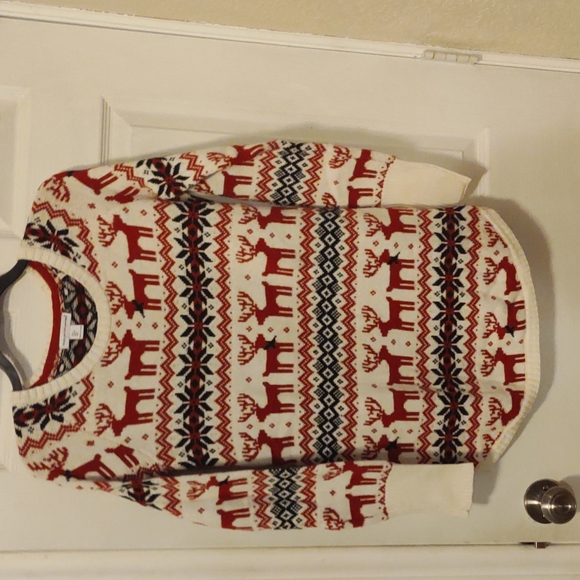 Sweaters - Winter/Christmas Sweater Reindeer & Snowflakes